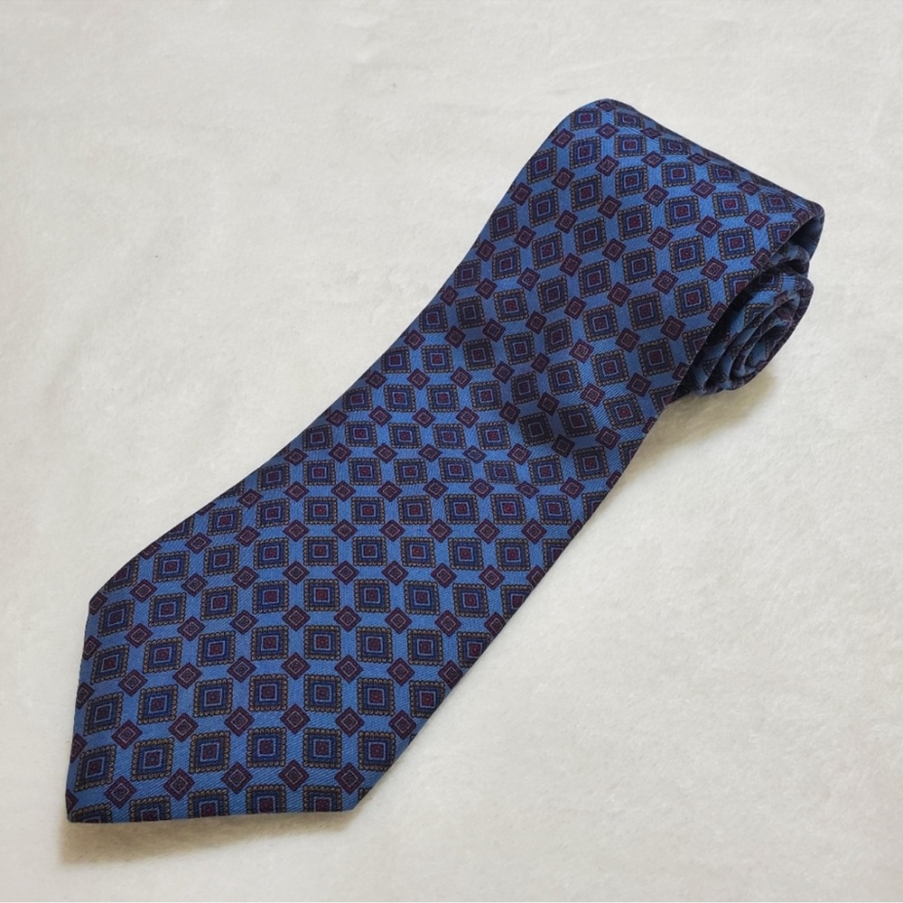 Saks Fifth Avenue 100% Silk Patterned Tie. Size OS